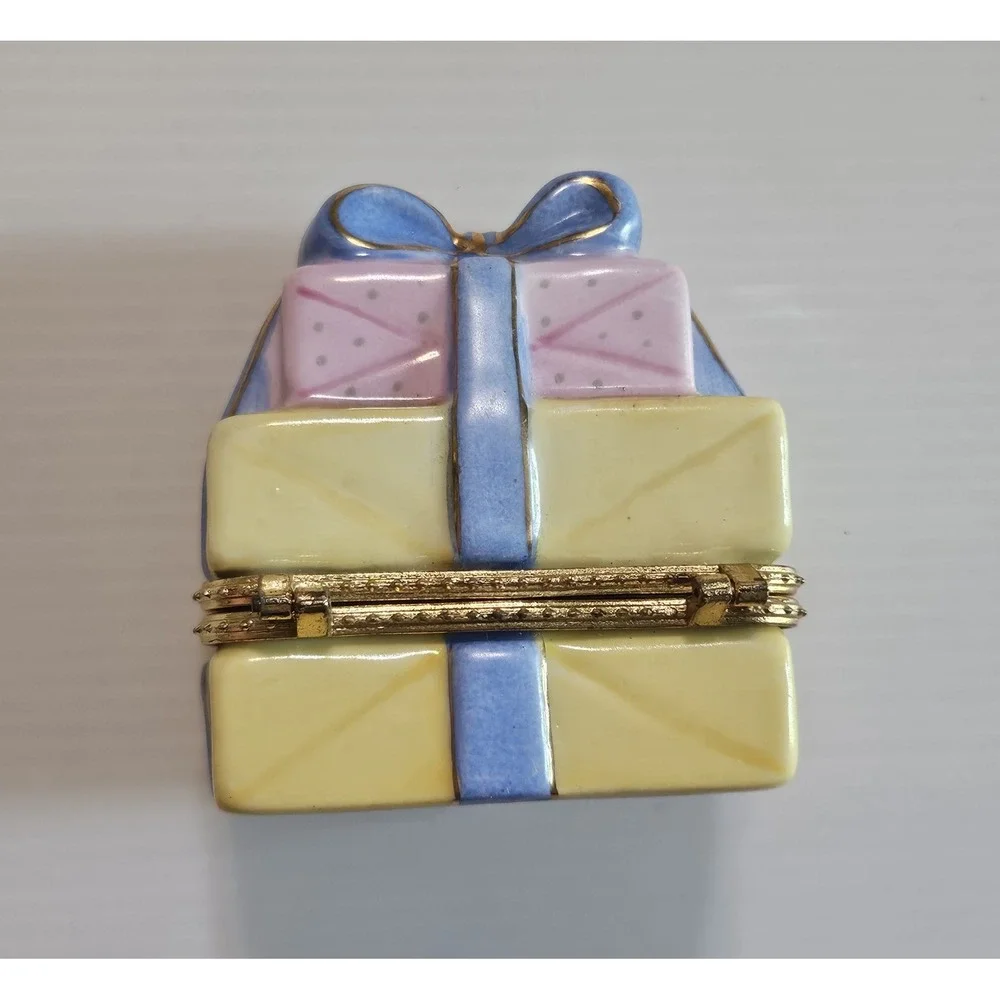 Porcelain Gift Box Trinket – Vintage Style Hinged Present